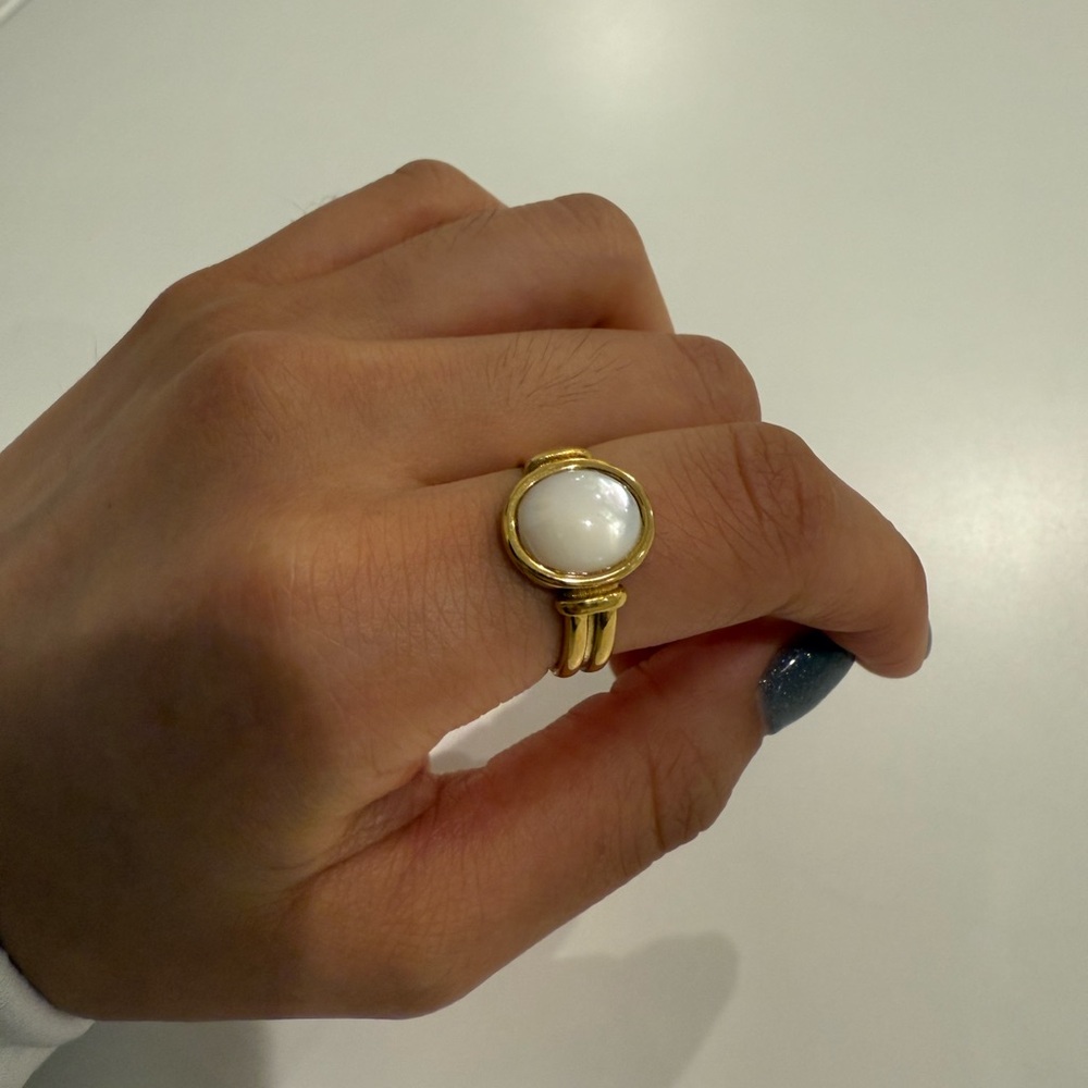 Elegant Gold and White Women's Ring